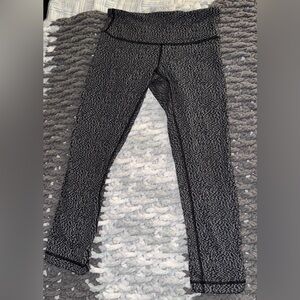 Cute lulu lemon short leggings! Cute, comfy and in good condition